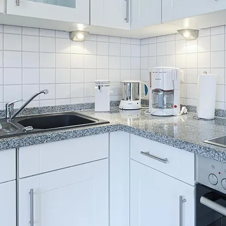 Strandburg, 3 *